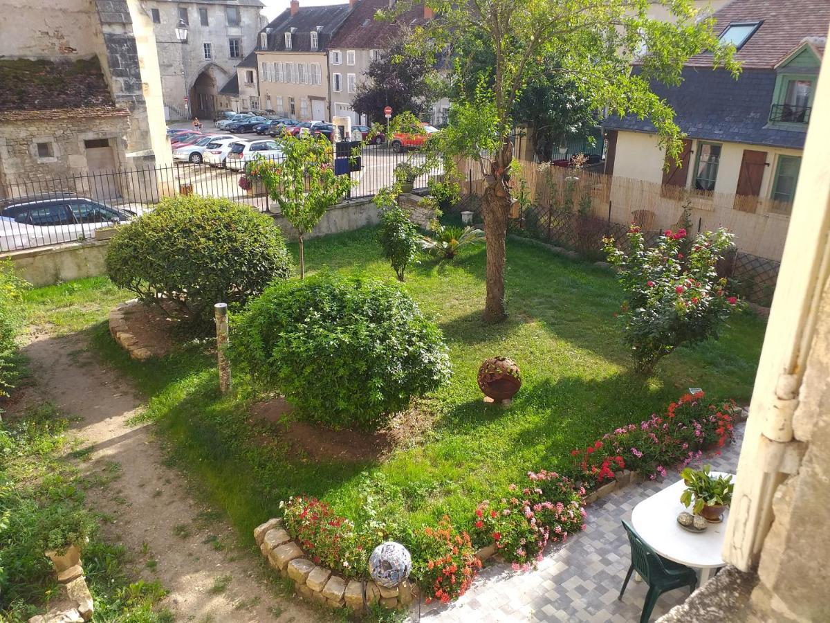 La Cour Du Chateau La Charité-sur-Loire Kültér fotó