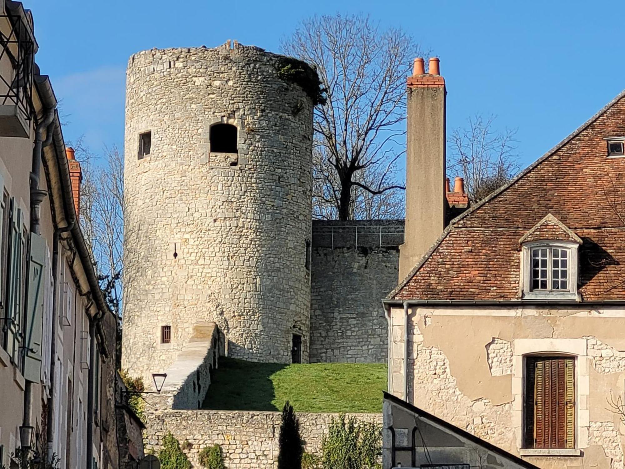 La Cour Du Chateau La Charité-sur-Loire Kültér fotó