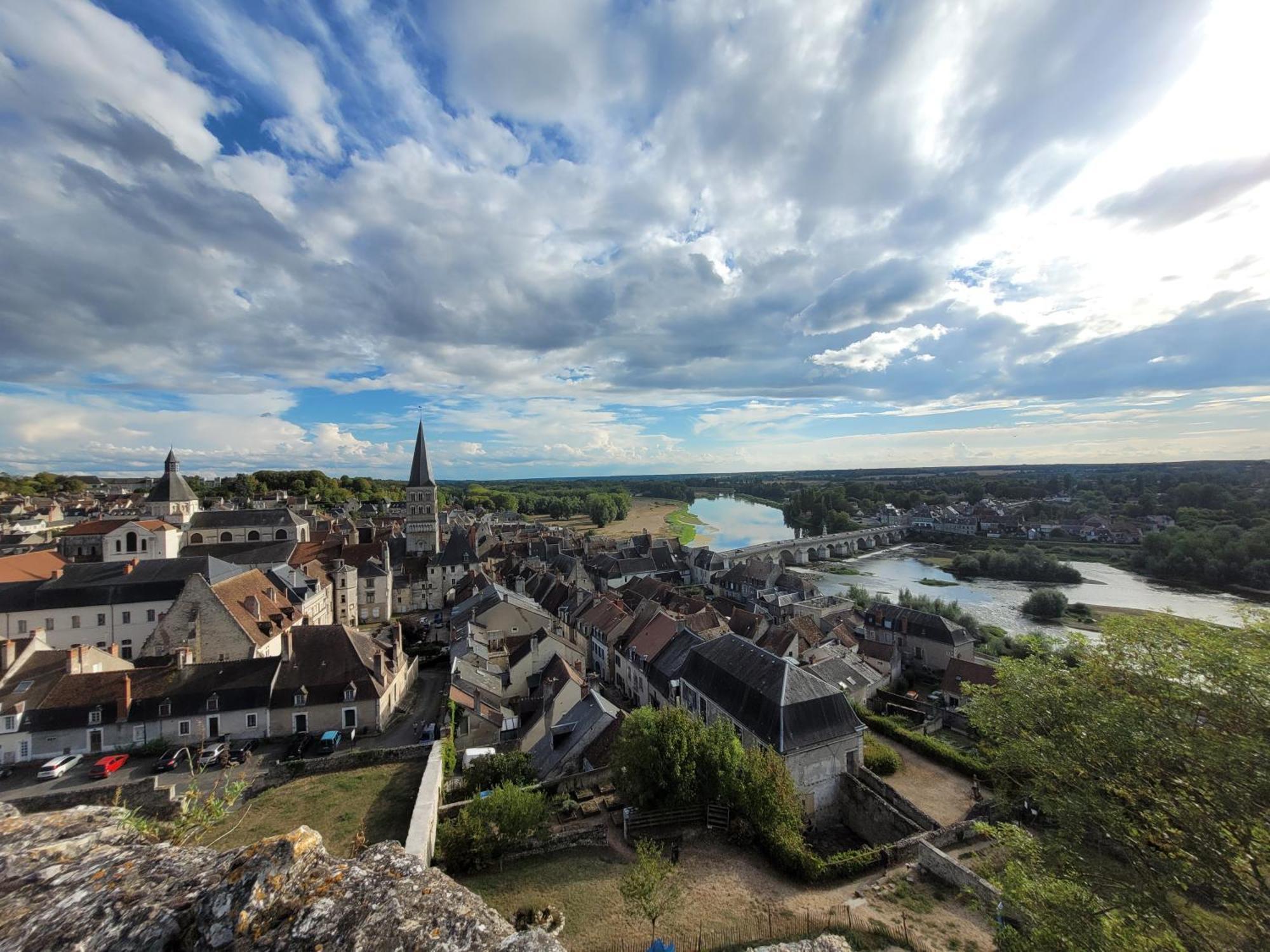 La Cour Du Chateau La Charité-sur-Loire Kültér fotó