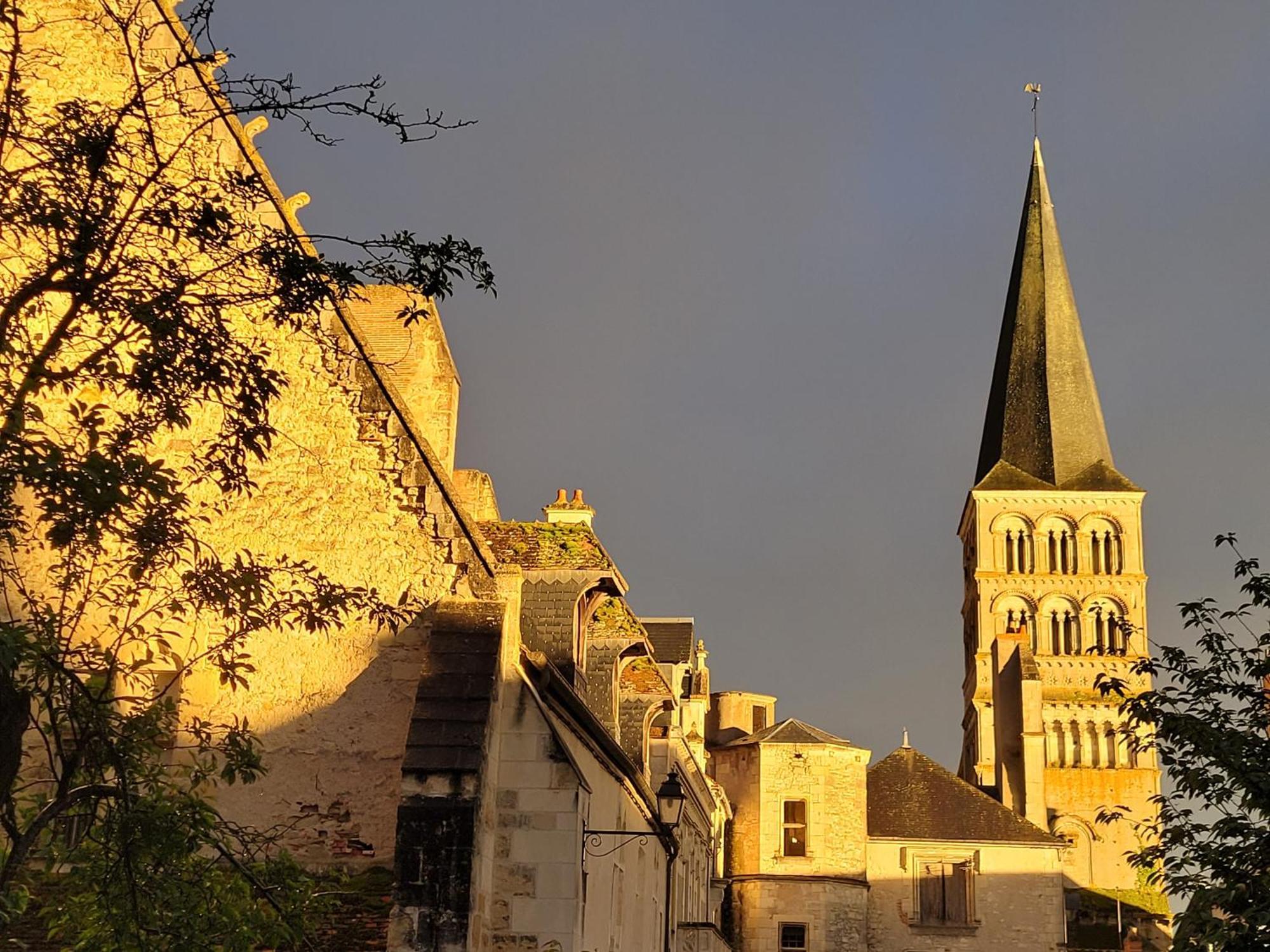 La Cour Du Chateau La Charité-sur-Loire Kültér fotó