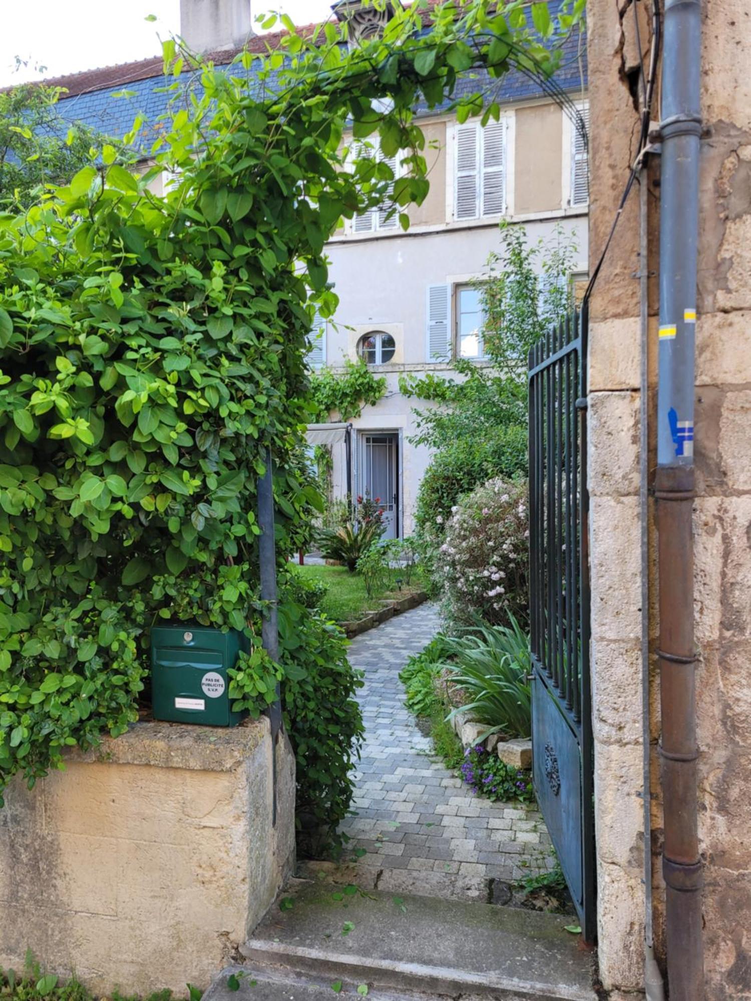 La Cour Du Chateau La Charité-sur-Loire Kültér fotó